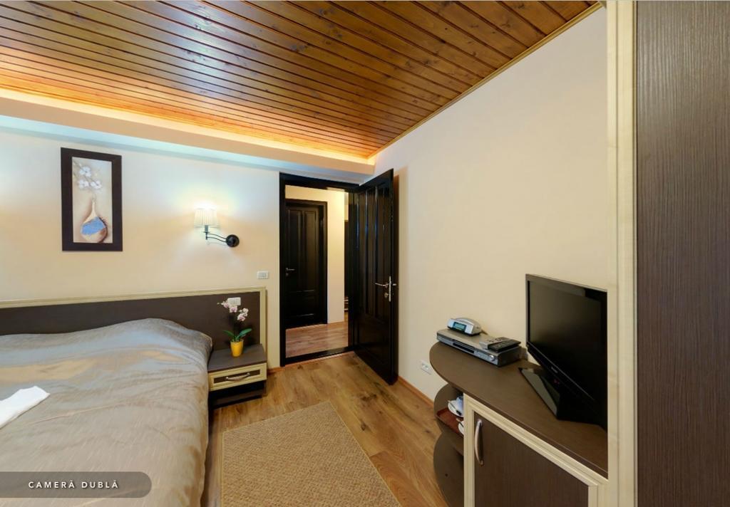 Hotel Hillden Lodge&Restaurant Drumu Carului Ngoại thất bức ảnh