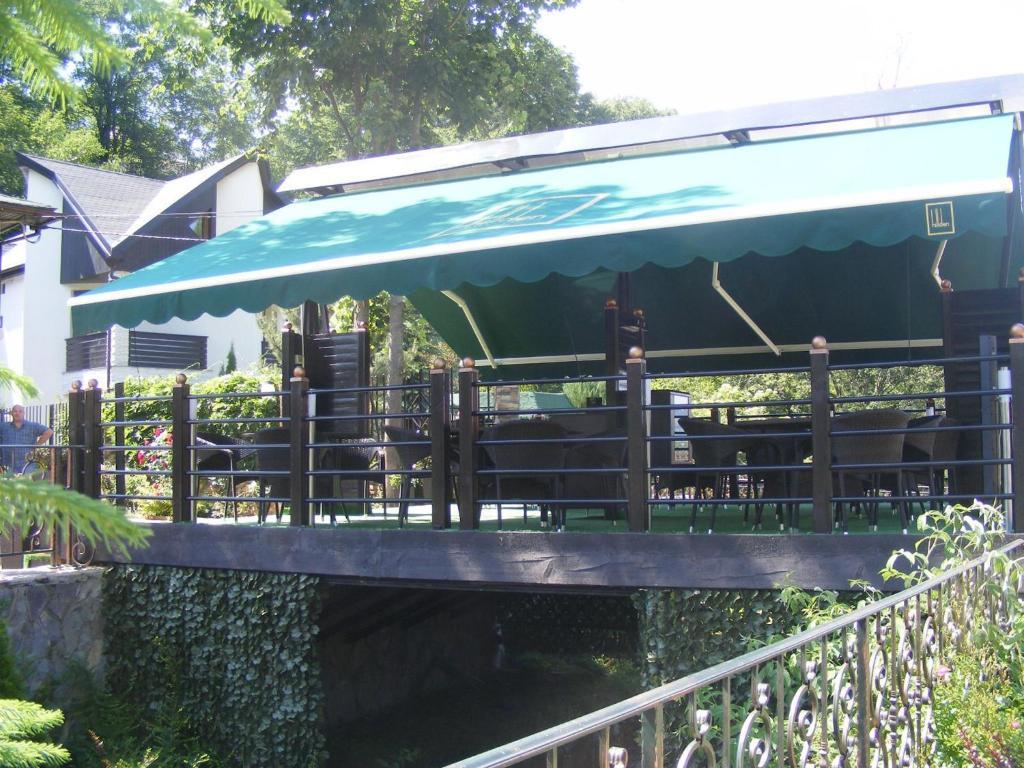 Hotel Hillden Lodge&Restaurant Drumu Carului Ngoại thất bức ảnh