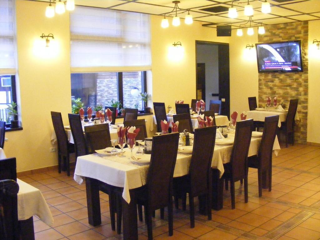 Hotel Hillden Lodge&Restaurant Drumu Carului Ngoại thất bức ảnh