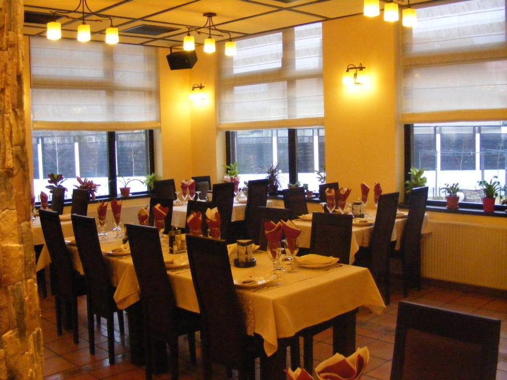 Hotel Hillden Lodge&Restaurant Drumu Carului Ngoại thất bức ảnh